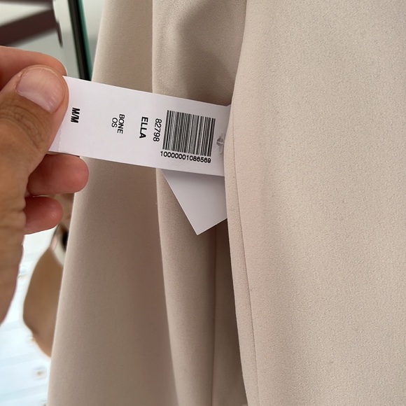 Babaton Aritzia cropped Ella blazer size M, Color Bone - Picture 3 of 6